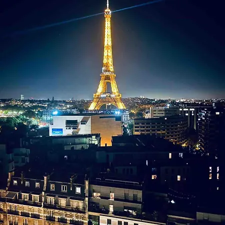 Tour Eiffel Trip In