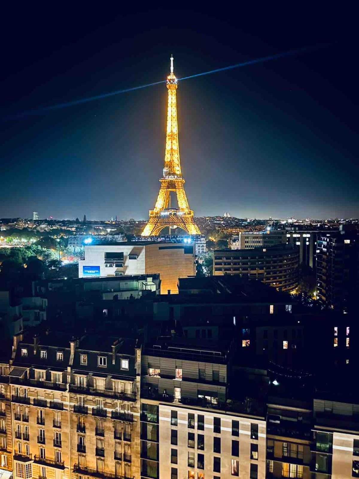 Tour Eiffel Trip In